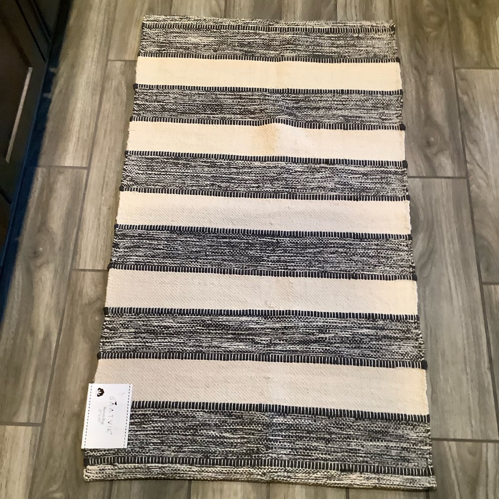 SAATVIK Striped Handwoven Washable Accent Rug-27” x 45”